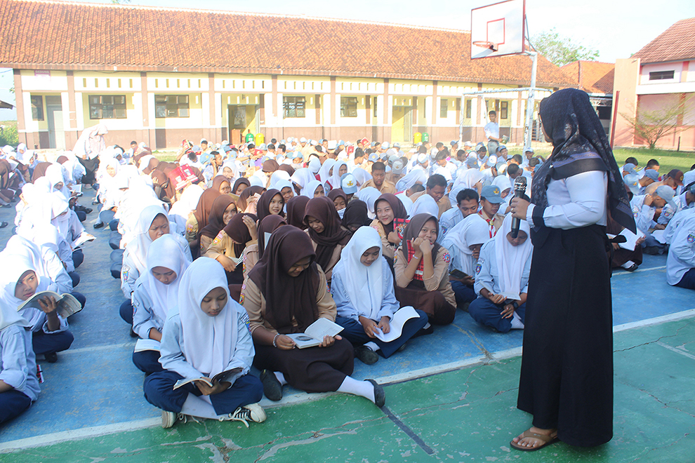 Rabu Literasi, SMKN 1 Pebayuran Tingkatkan Budaya Baca di Kalangan Siswa
